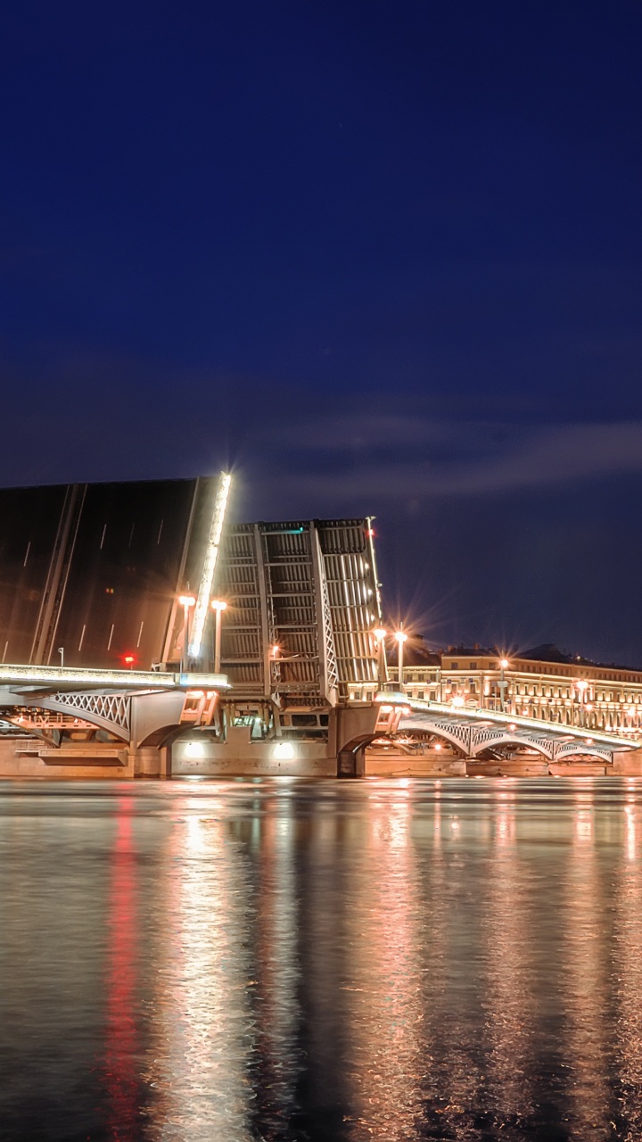 Horizon de la Ville Pendant la Nuit. Wallpaper in 720x1280 Resolution