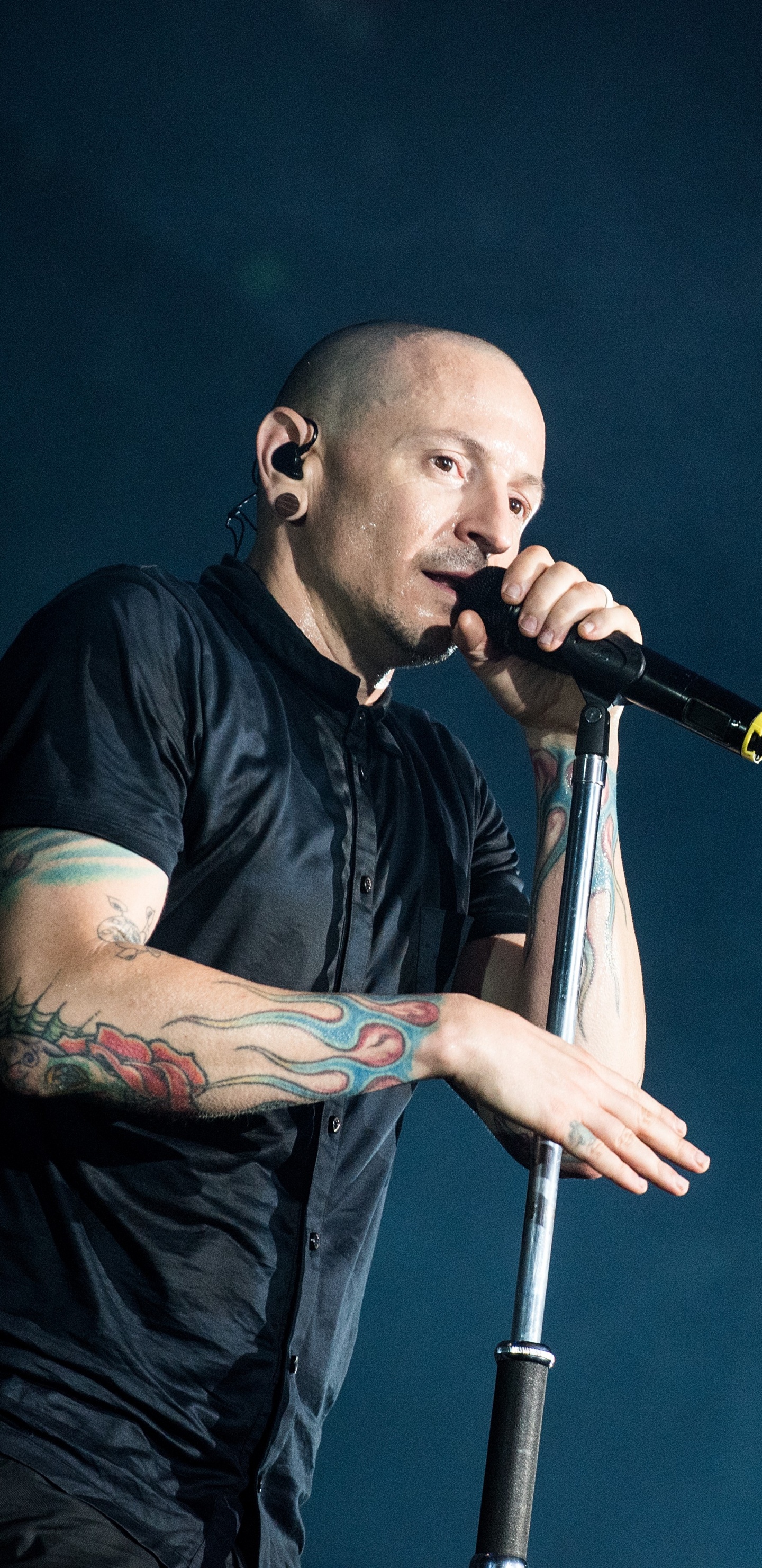 Chester Bennington, Linkin Park, Performance, Microphone, la Musique de L'artiste. Wallpaper in 1440x2960 Resolution