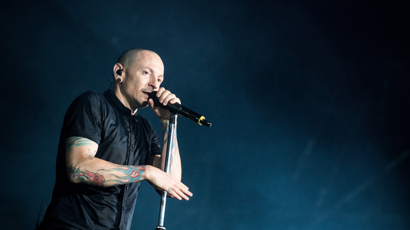Chester Bennington, Linkin Park, Music, Performance, Microphone. Wallpaper in 1366x768 Resolution