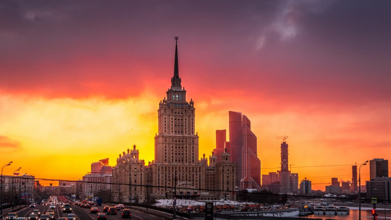 City Skyline During Orange Sunset. Wallpaper in 1366x768 Resolution