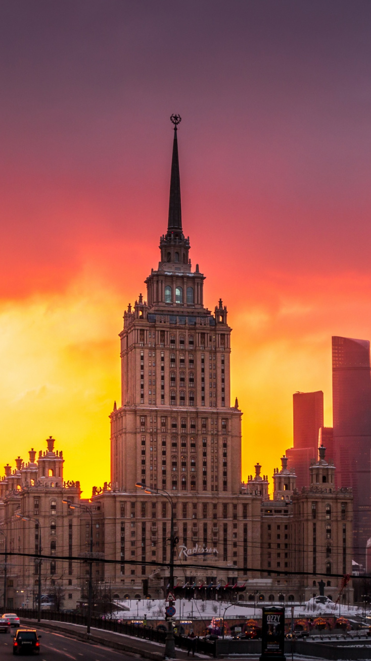 City Skyline During Orange Sunset. Wallpaper in 750x1334 Resolution