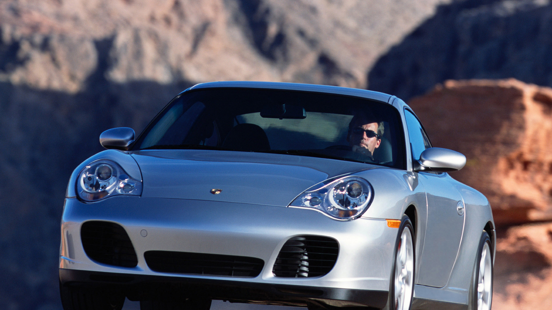 Porsche 911 Gris en la Carretera de Hormigón Gris Durante el Día. Wallpaper in 1920x1080 Resolution