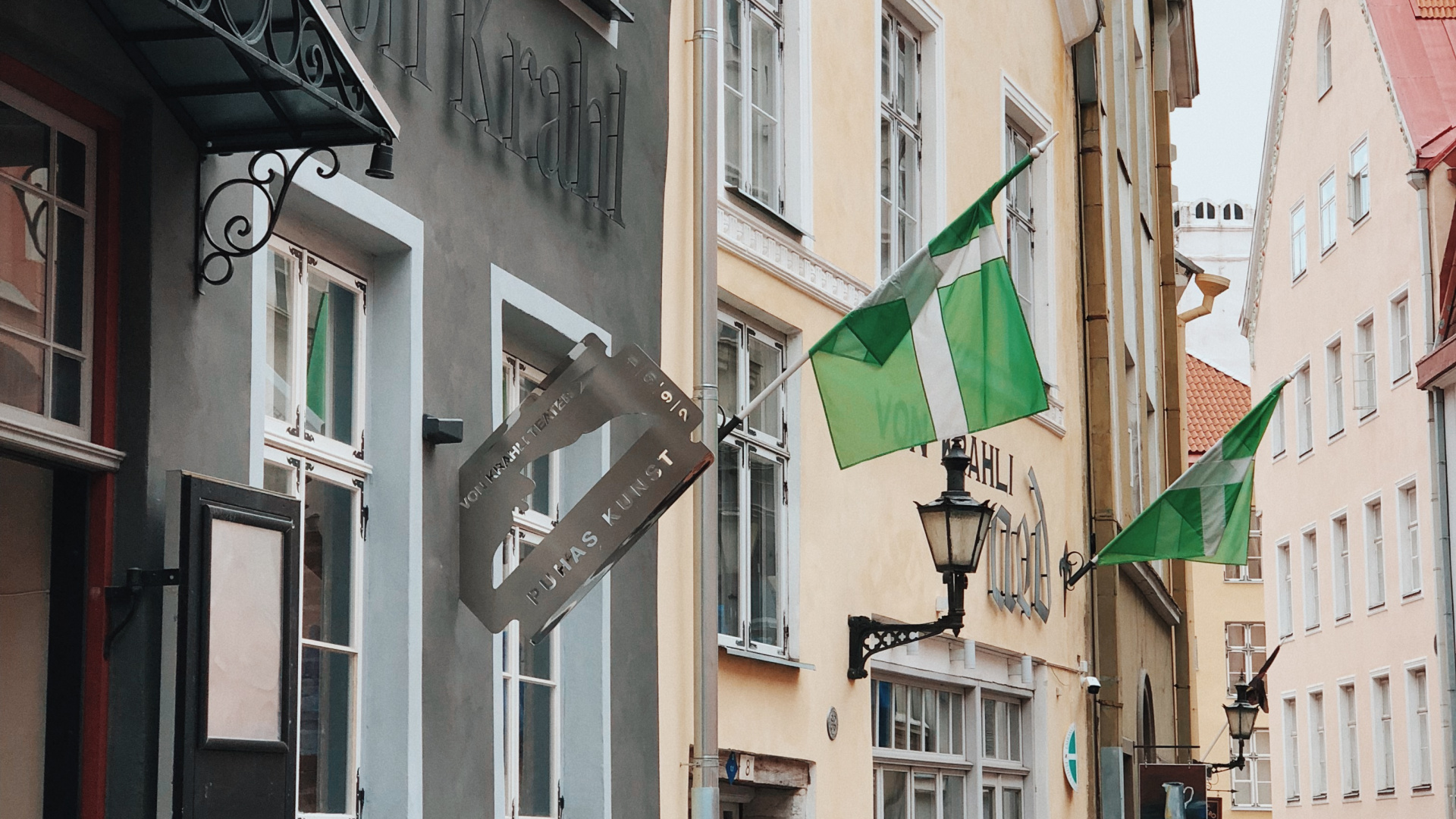 Quartier Résidentiel, Roue, Pneu, Pneu de Vélo, Fenêtre. Wallpaper in 1920x1080 Resolution