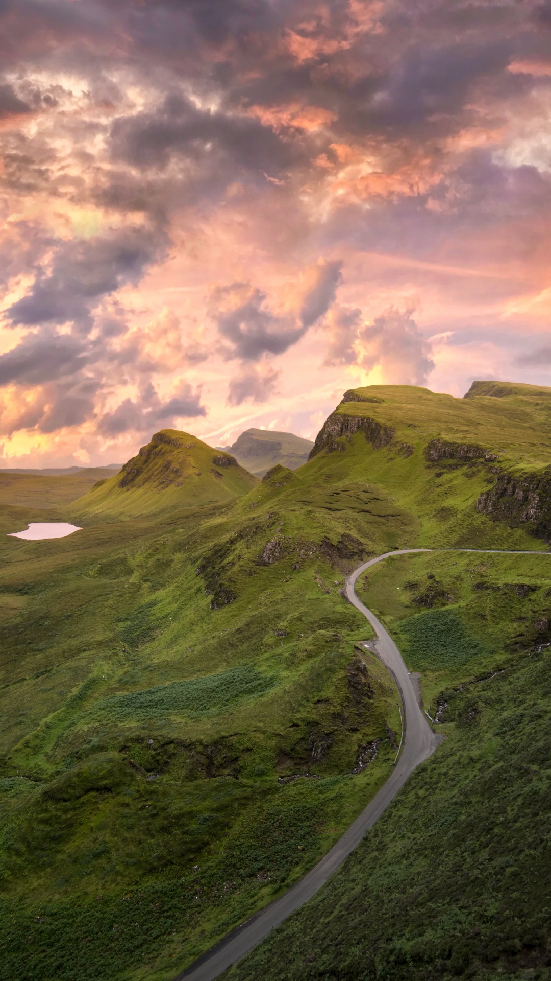 Highland, Naturaleza, Las Formaciones Montañosas, Paisaje Natural, Verde. Wallpaper in 1080x1920 Resolution