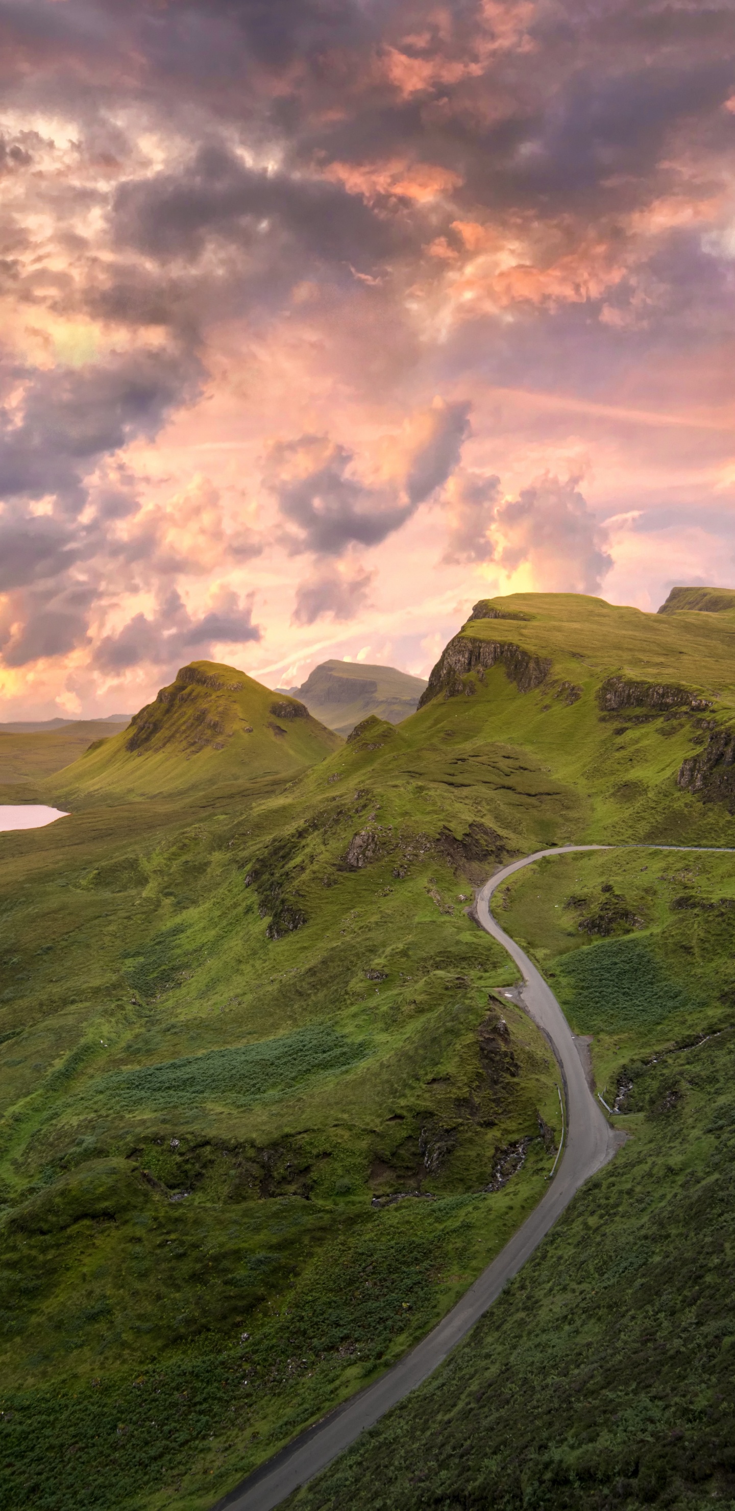 Highland, Naturaleza, Las Formaciones Montañosas, Paisaje Natural, Verde. Wallpaper in 1440x2960 Resolution