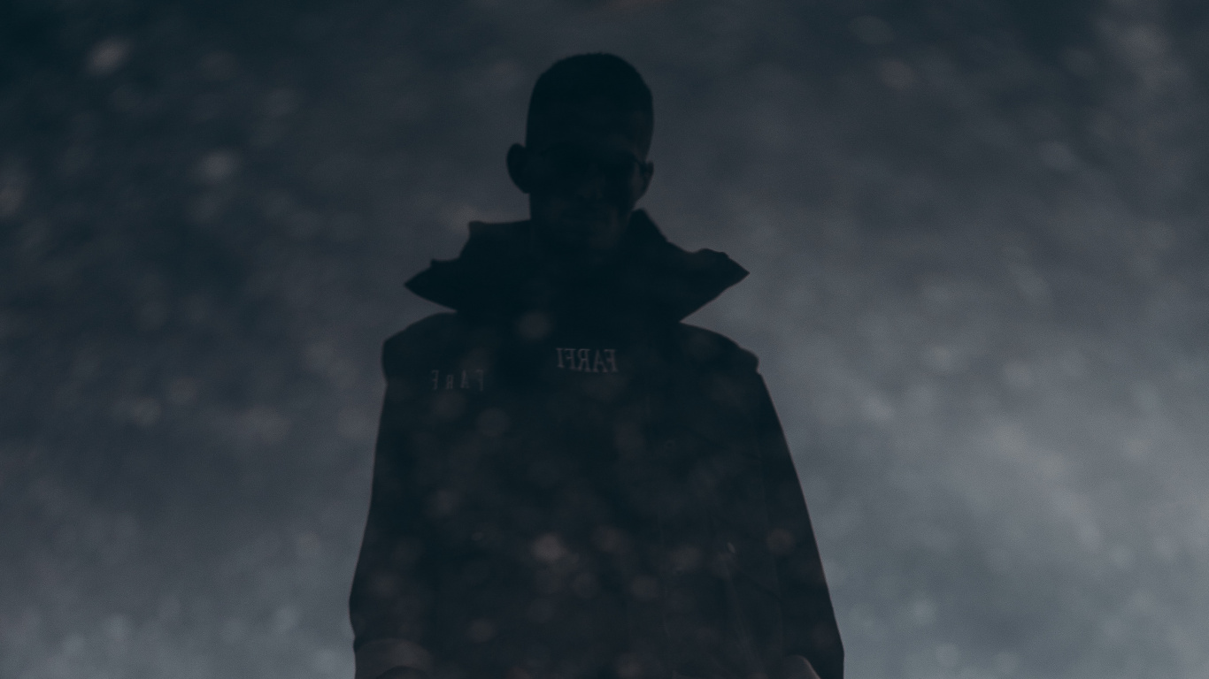 Homme en Veste Noire et Pantalon Debout Sur le Ciel Noir et Blanc. Wallpaper in 1366x768 Resolution