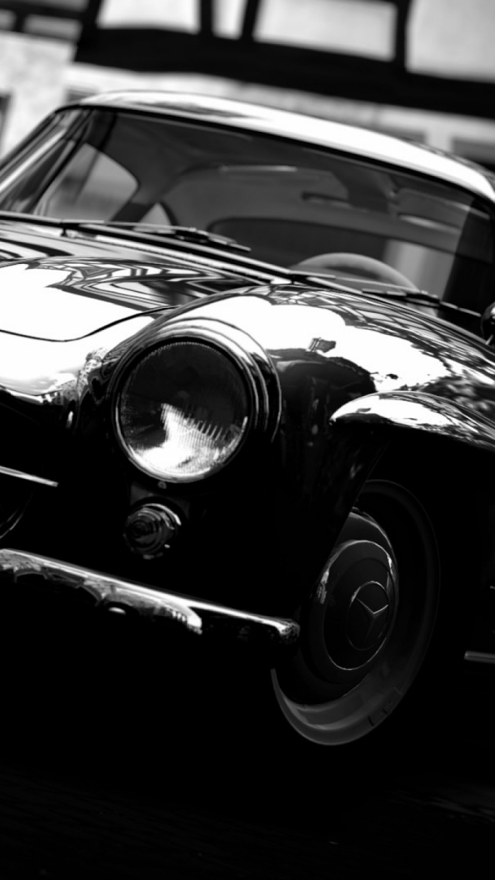 Photo en Niveaux de Gris D'une Voiture Classique. Wallpaper in 720x1280 Resolution