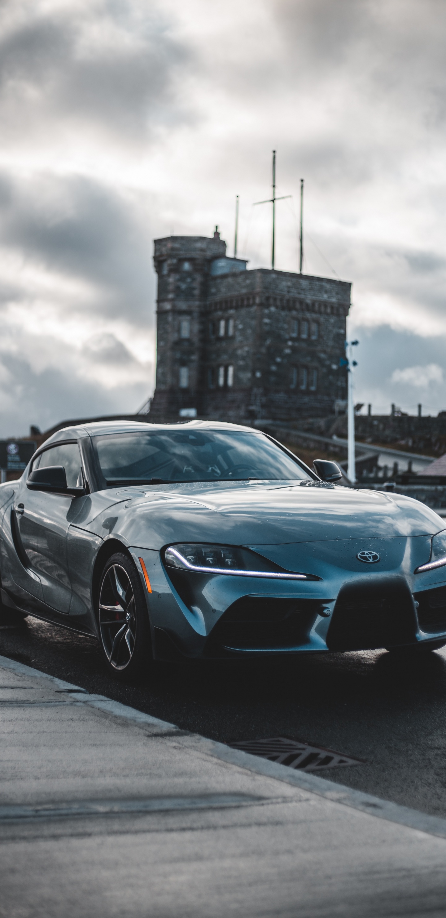 Porsche 911 Azul en la Carretera Durante el Día. Wallpaper in 1440x2960 Resolution