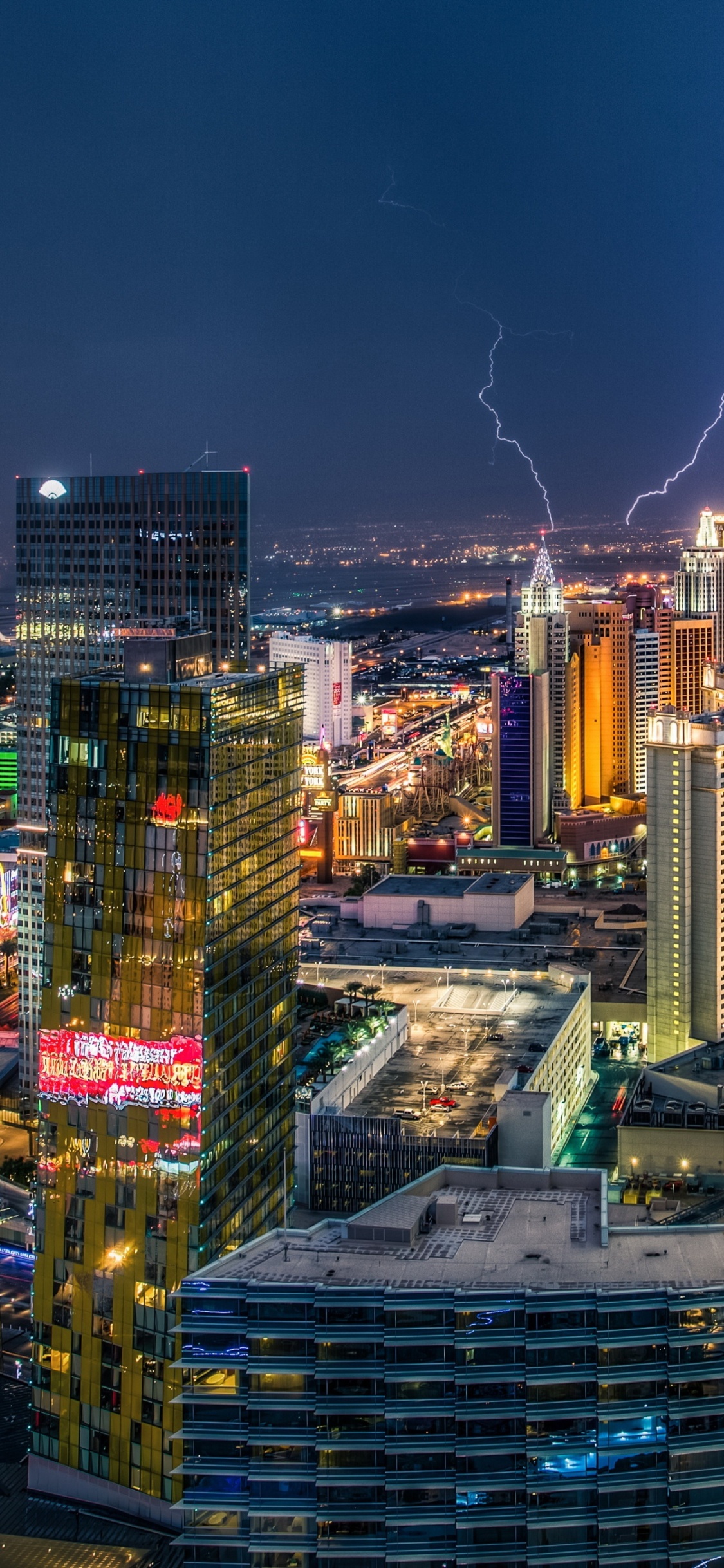 Las Vegas Strip, Internationaler Flughafen Harry Reid, Wolkenkratzer, Gebäude, Tower. Wallpaper in 1125x2436 Resolution