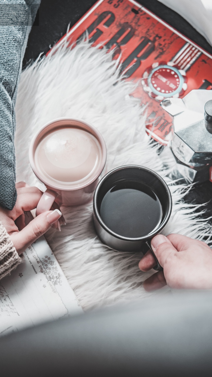 Person Holding Black Round Plate. Wallpaper in 720x1280 Resolution