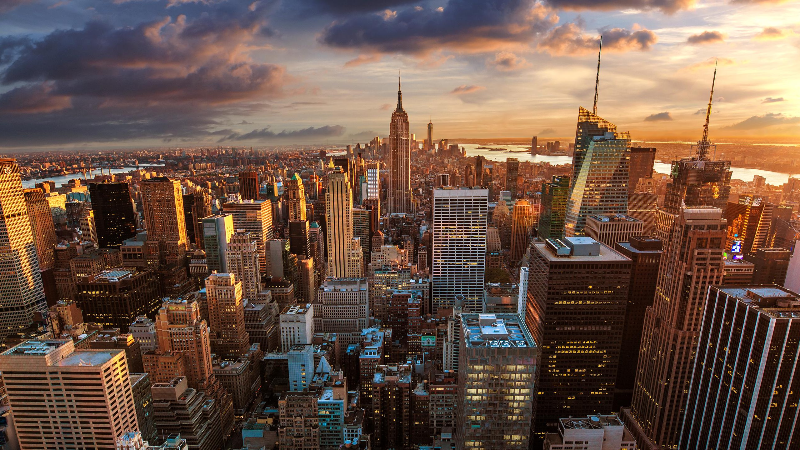 Aerial View of City Buildings During Sunset. Wallpaper in 2560x1440 Resolution