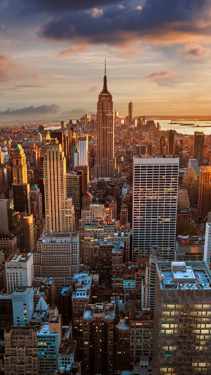Aerial View of City Buildings During Sunset. Wallpaper in 720x1280 Resolution