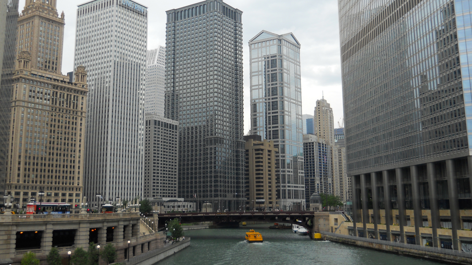 White and Gray Concrete Building Near Body of Water During Daytime. Wallpaper in 1920x1080 Resolution