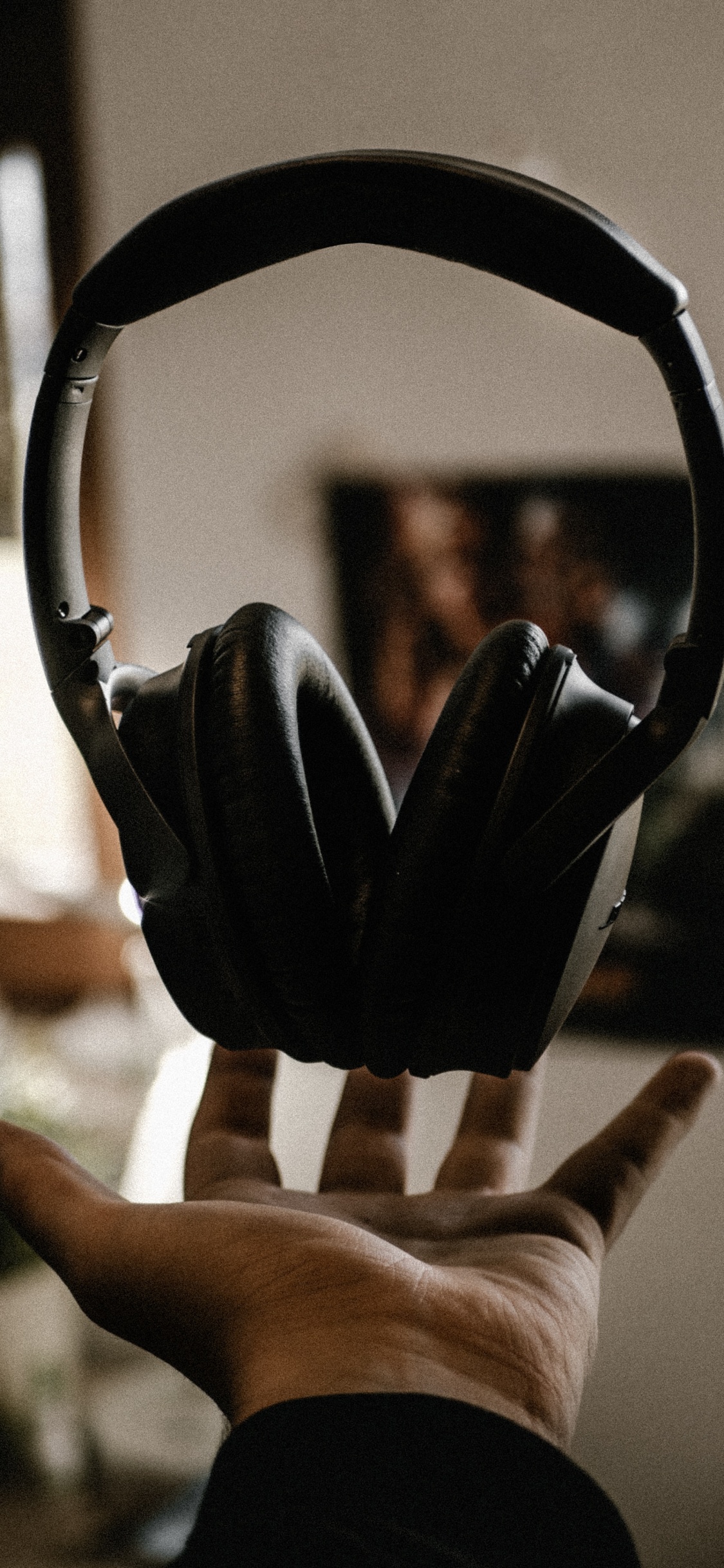 Headphones, Audio Equipment, Hand, Technology, Gadget. Wallpaper in 1125x2436 Resolution