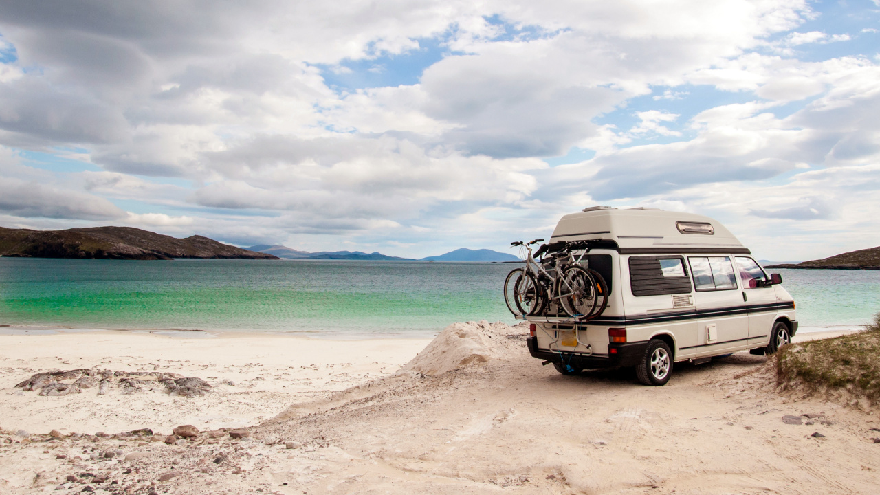 White and Black Van on Brown Sand Near Body of Water During Daytime. Wallpaper in 1280x720 Resolution