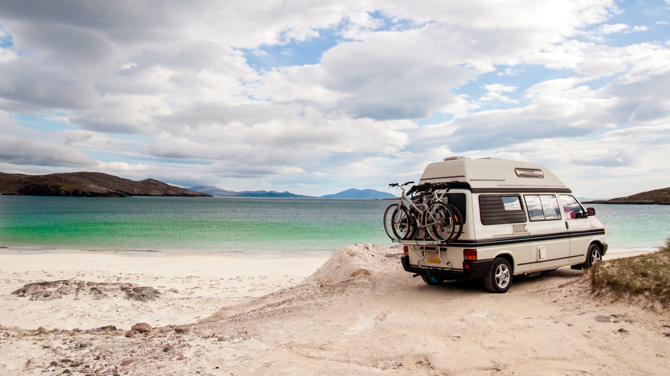 White and Black Van on Brown Sand Near Body of Water During Daytime. Wallpaper in 1366x768 Resolution