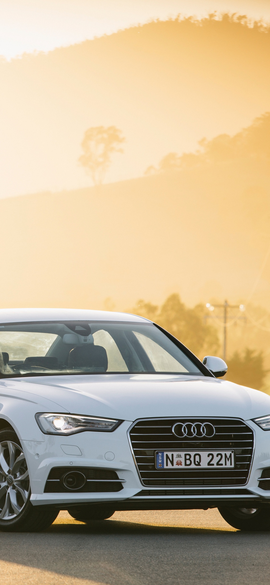 Schwarzer Bmw m 3 Tagsüber Unterwegs. Wallpaper in 1125x2436 Resolution