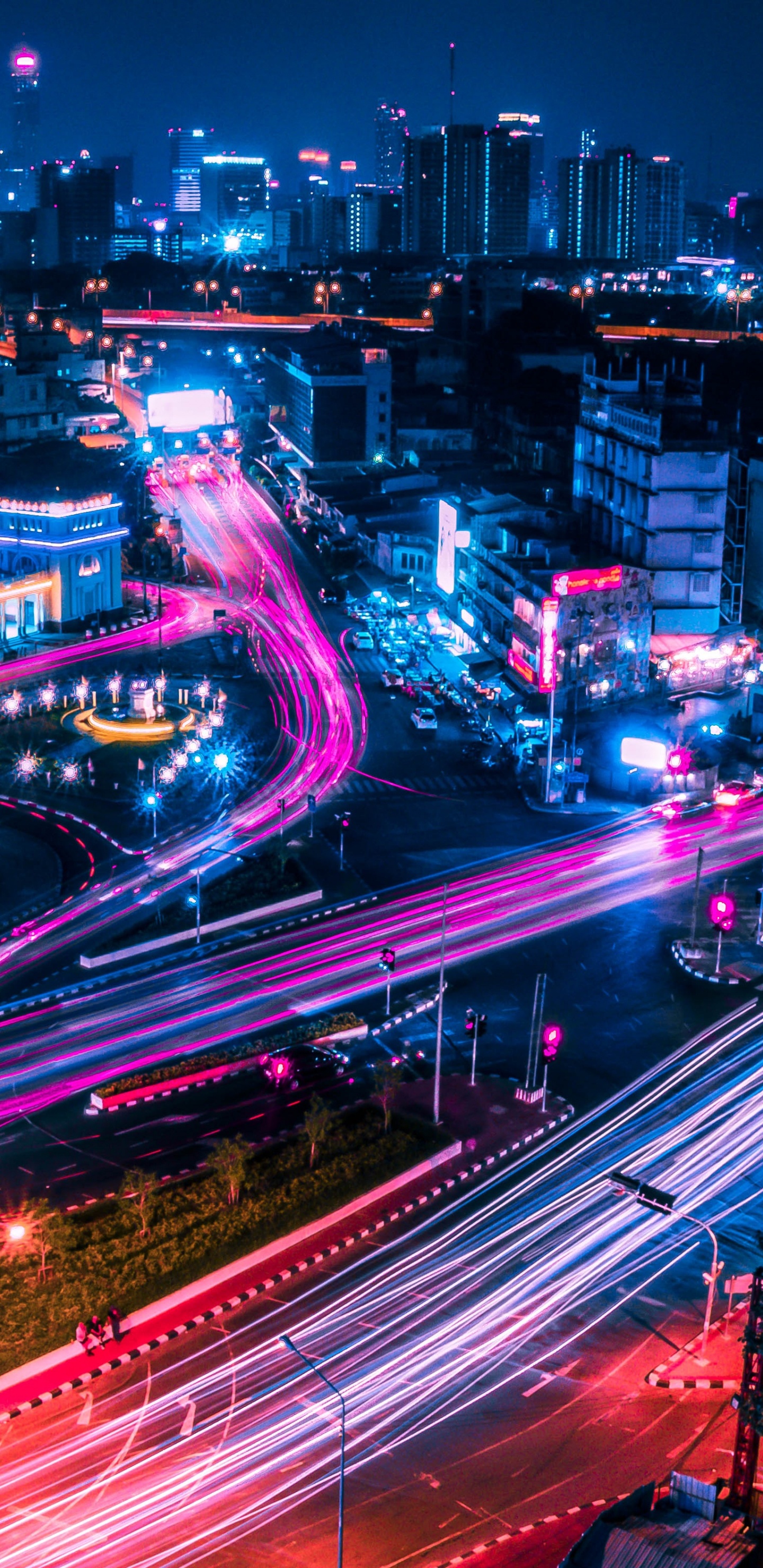 Photographie en Accéléré de la Ville Pendant la Nuit. Wallpaper in 1440x2960 Resolution