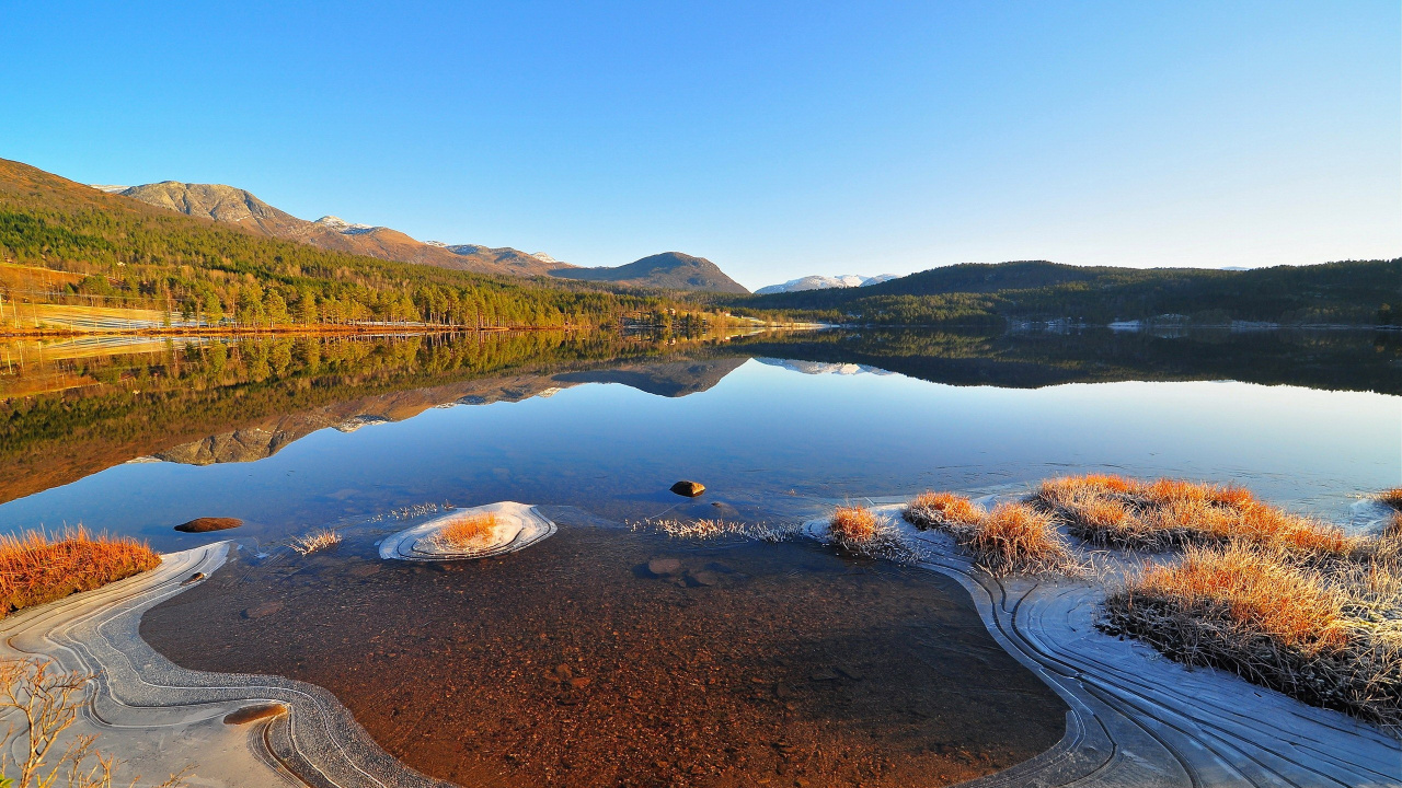 Body of Water Near Mountain During Daytime. Wallpaper in 1280x720 Resolution