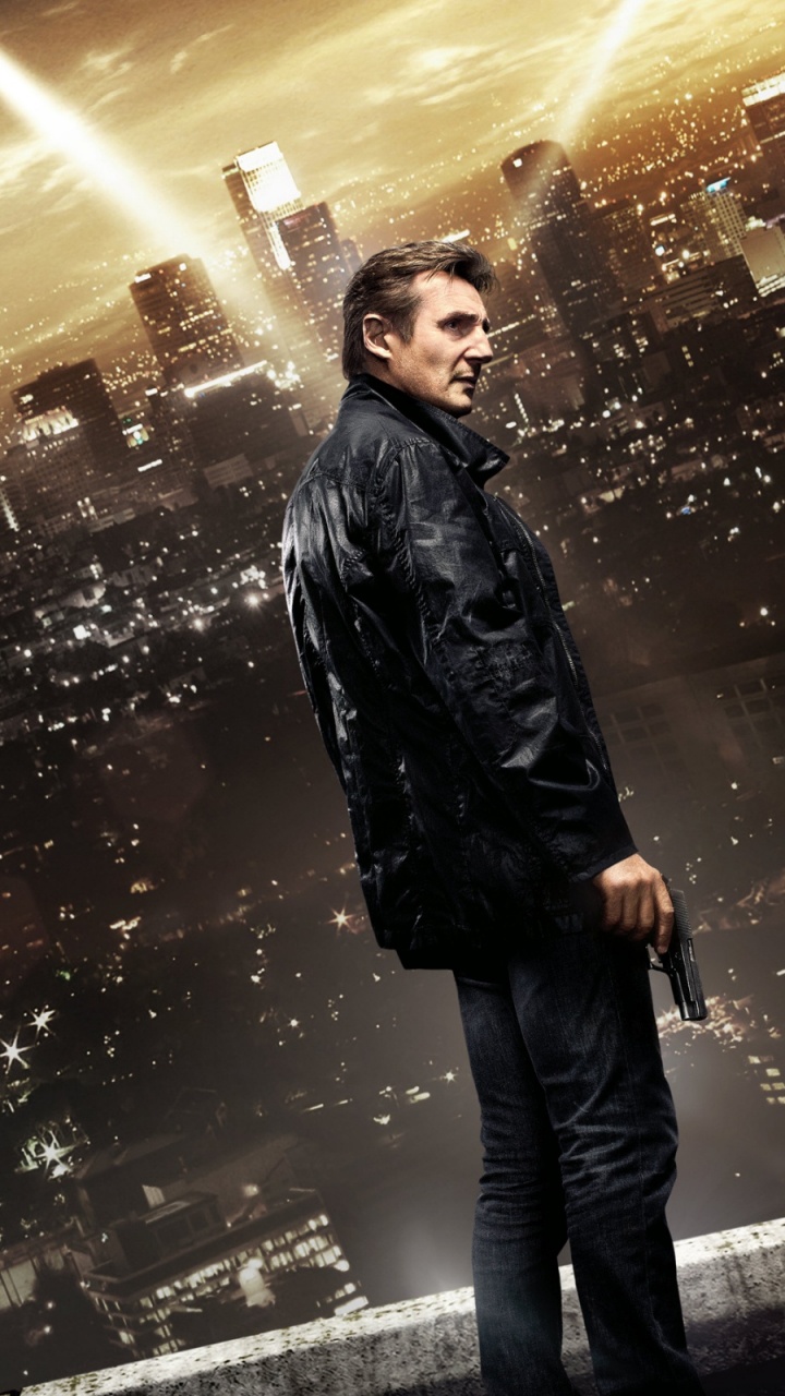 Hombre Con Chaqueta de Cuero Negro de Pie en la Calle Durante la Noche. Wallpaper in 720x1280 Resolution