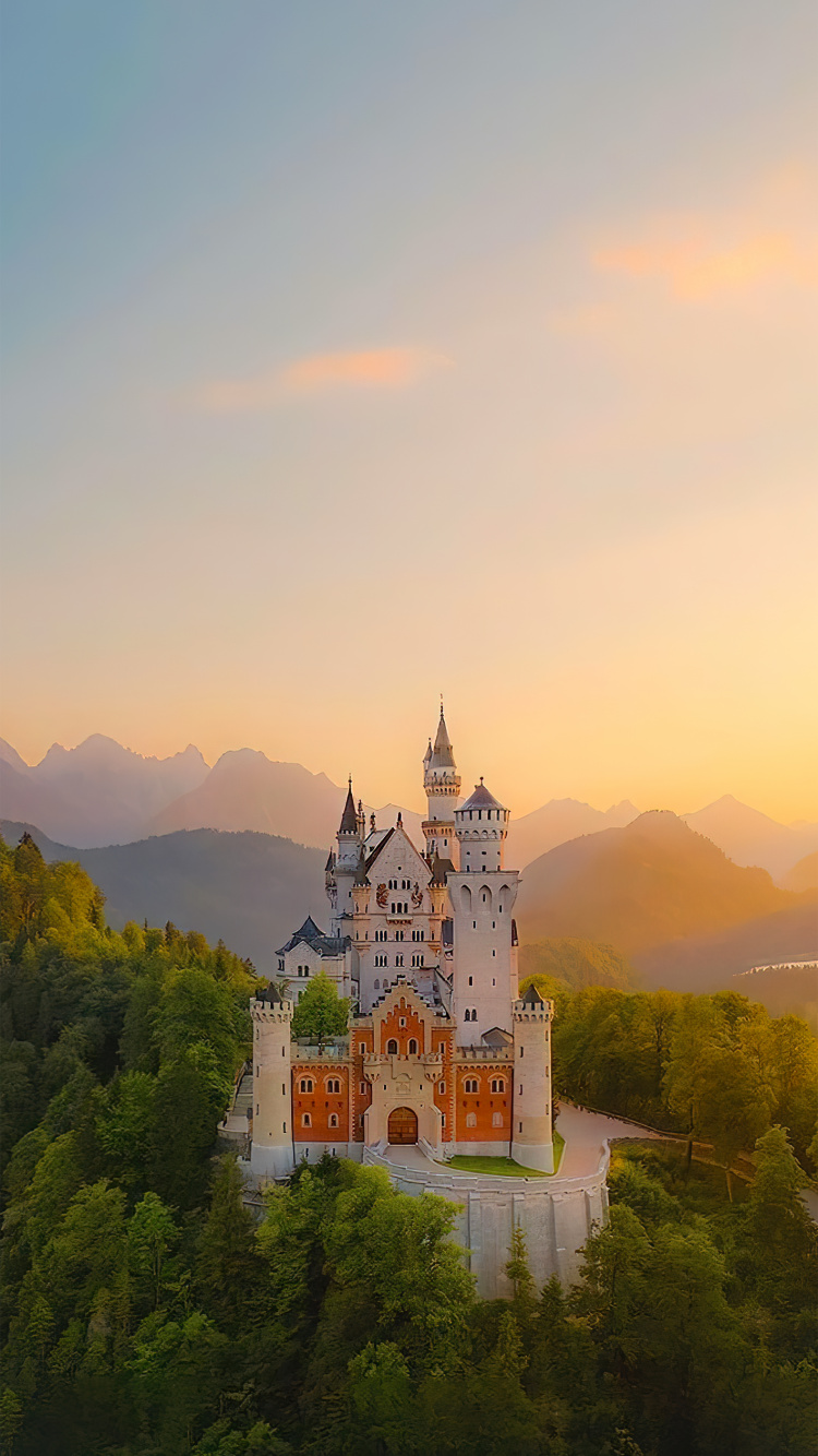 Schloss Neuschwanstein, Schloss, Historic Site, Cloud, Gebäude. Wallpaper in 750x1334 Resolution