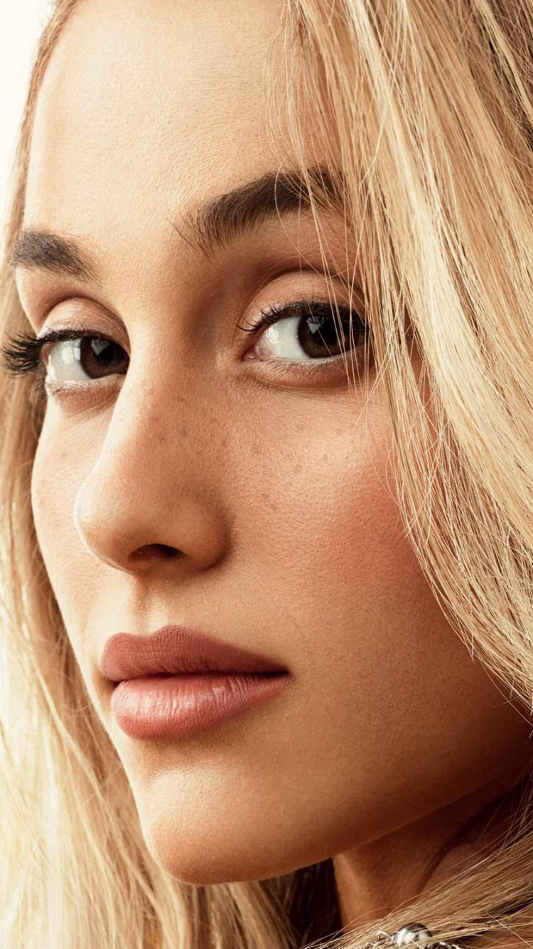 Ariana Grande, Vogue Británica, Moda, Bombardeo Del Manchester Arena, Cabello. Wallpaper in 750x1334 Resolution