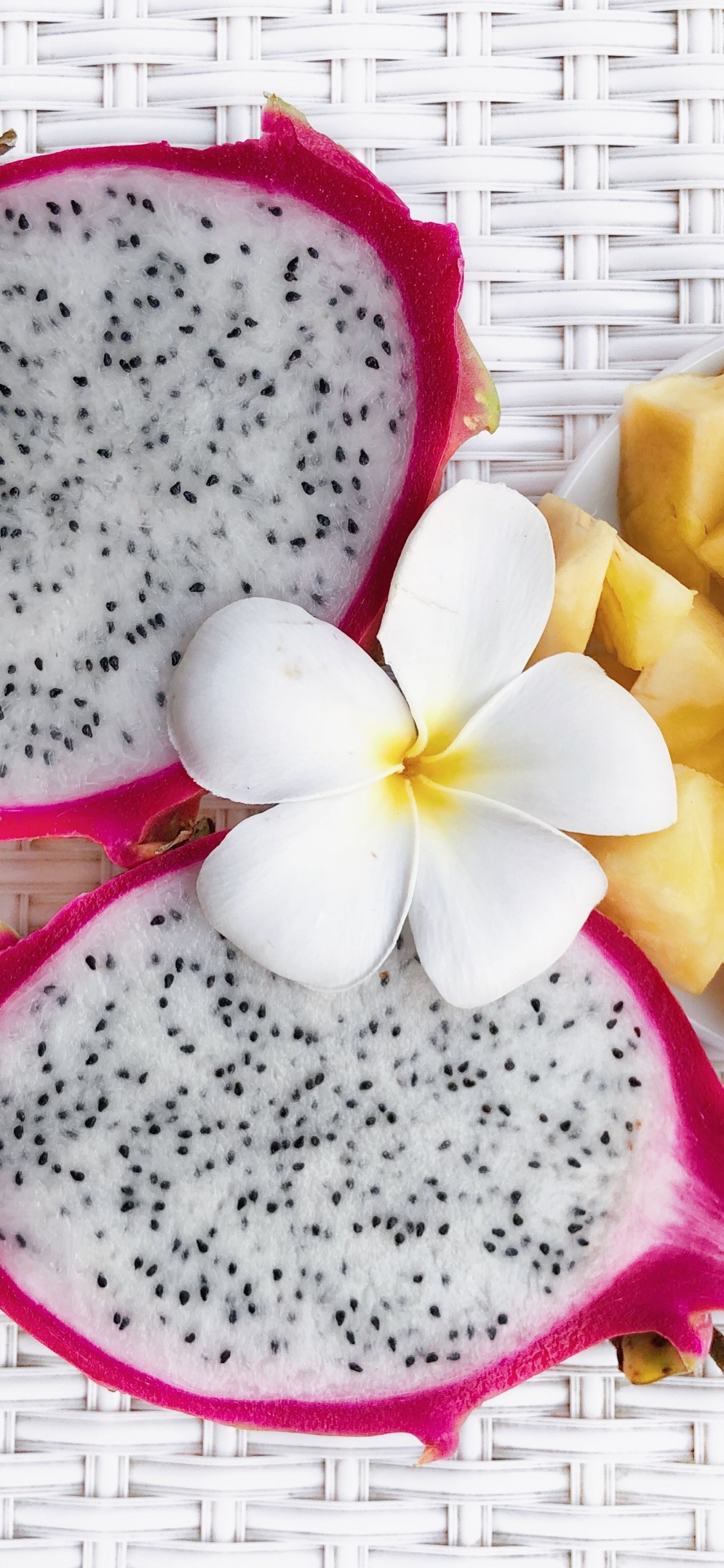 Blütenblatt, Gelb, Blühende Pflanze, Schnittblumen, Frangipani. Wallpaper in 1125x2436 Resolution