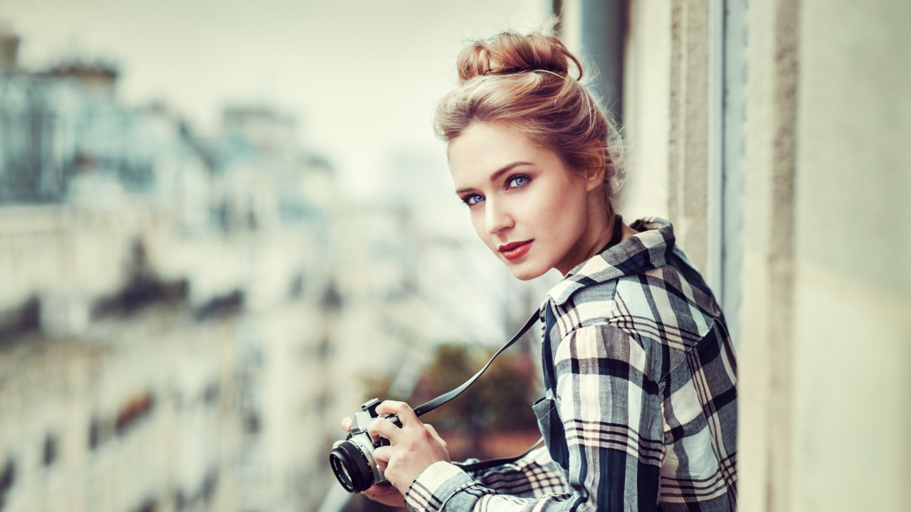 Caméra, Plaid, Mode, Coiffure, Modèle de Mode. Wallpaper in 1280x720 Resolution