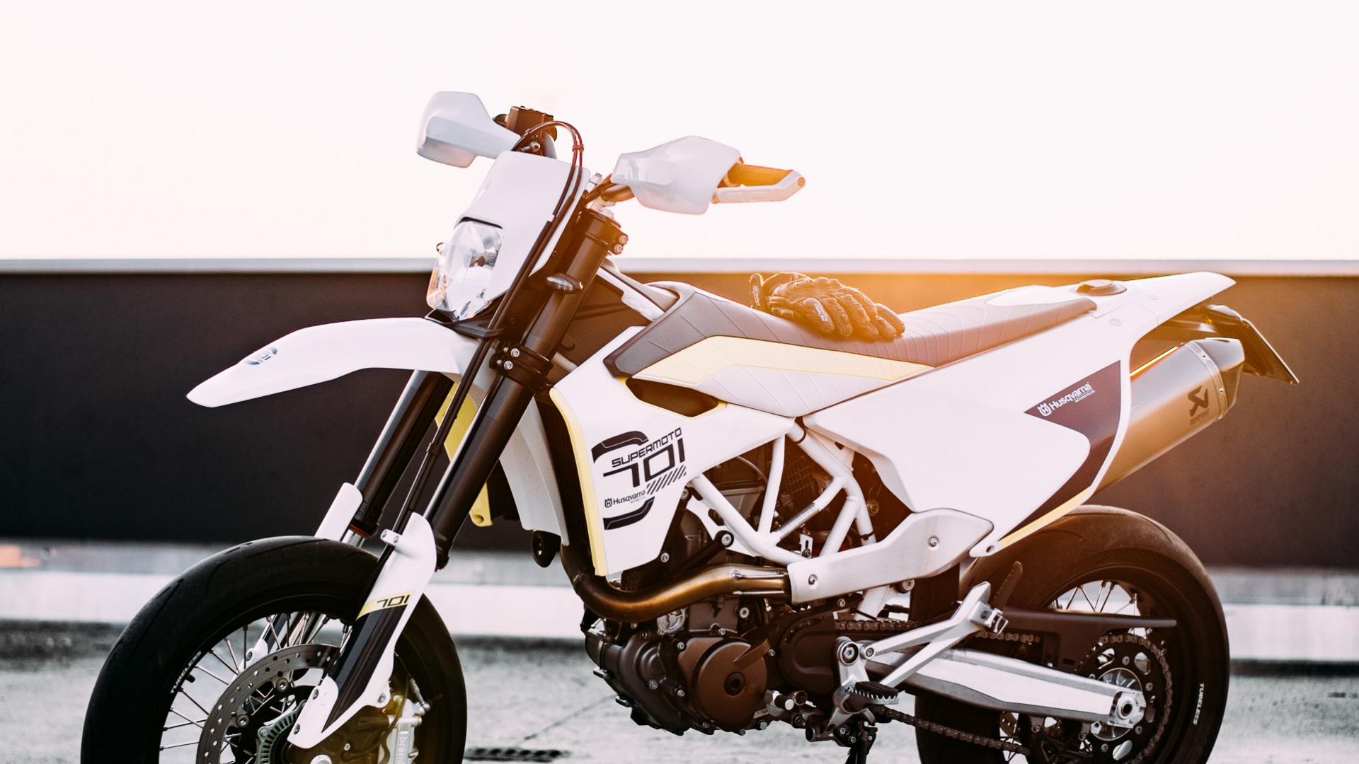 Orange and Black Sports Bike. Wallpaper in 1920x1080 Resolution