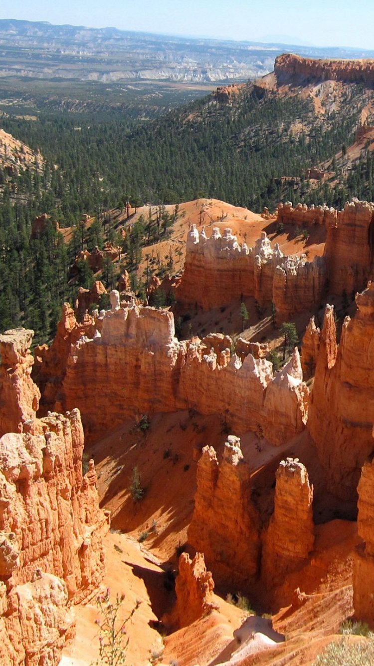 Formación de Roca Marrón Durante el Día.. Wallpaper in 750x1334 Resolution