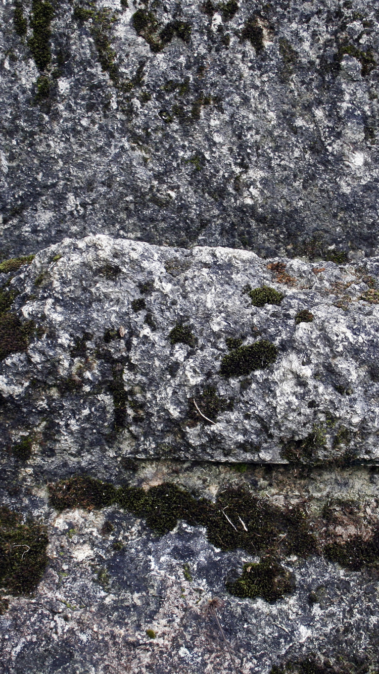 Graue Und Schwarze Felsformation. Wallpaper in 750x1334 Resolution