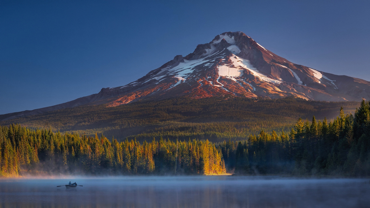 Brown and White Mountain Near Green Trees Under Blue Sky During Daytime. Wallpaper in 1280x720 Resolution