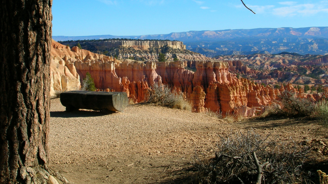 Montagne Rocheuse Brune Sous Ciel Bleu Pendant la Journée. Wallpaper in 1280x720 Resolution