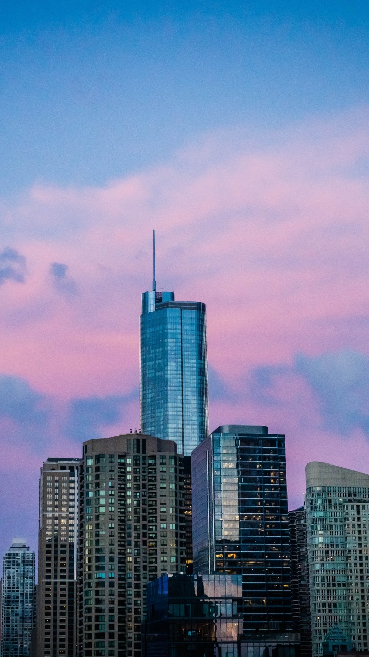 Edificios de Gran Altura Bajo un Cielo Azul Durante el Día. Wallpaper in 720x1280 Resolution