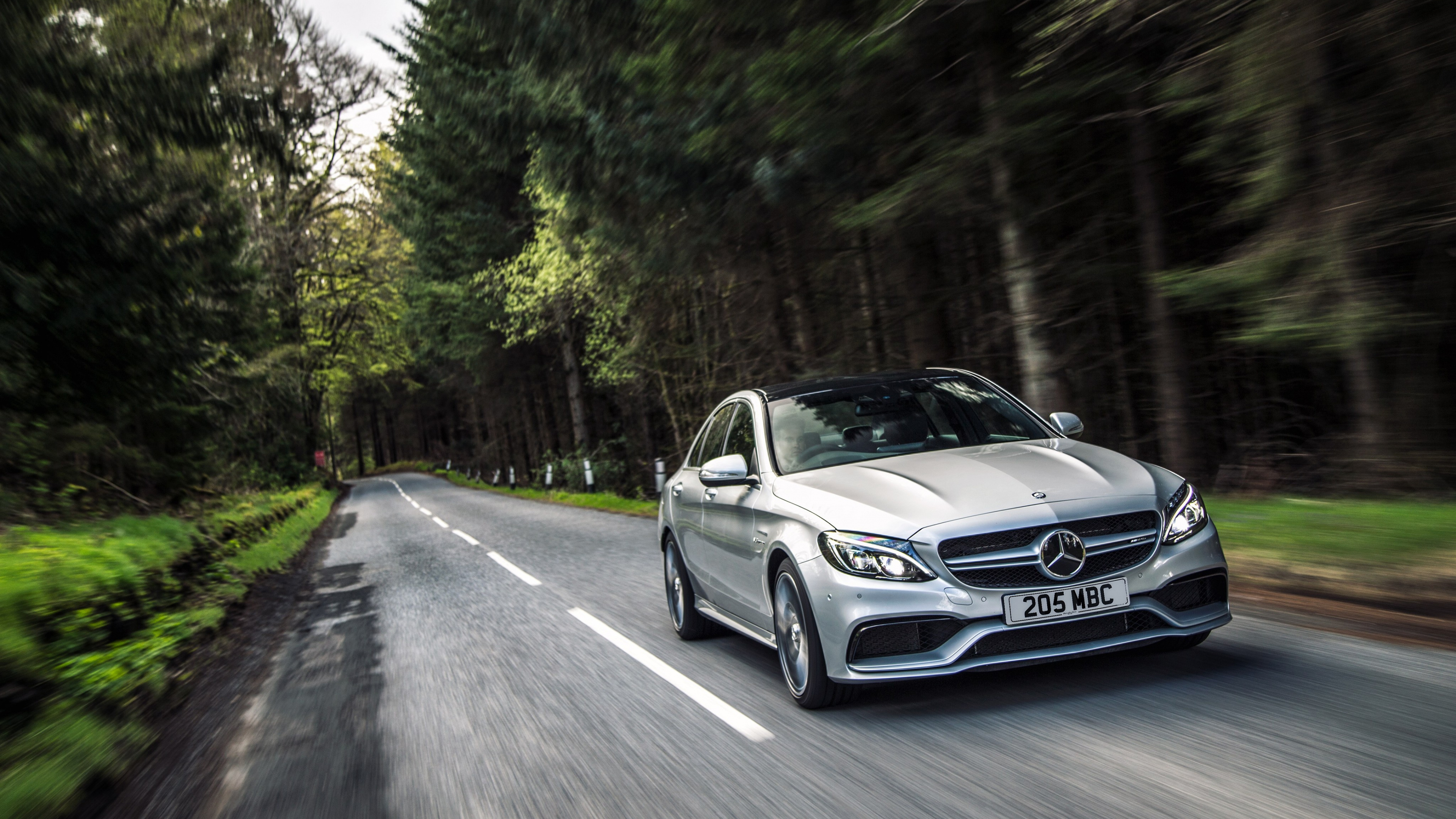 Mercedes Benz Coupe Negro en la Carretera Durante el Día. Wallpaper in 3840x2160 Resolution