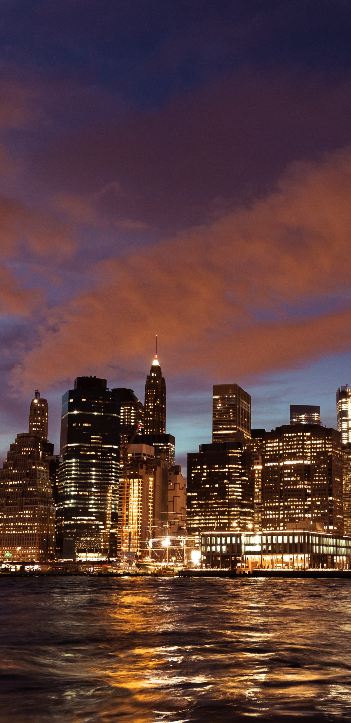 Skyline Der Stadt Bei Nacht Night. Wallpaper in 1440x2960 Resolution