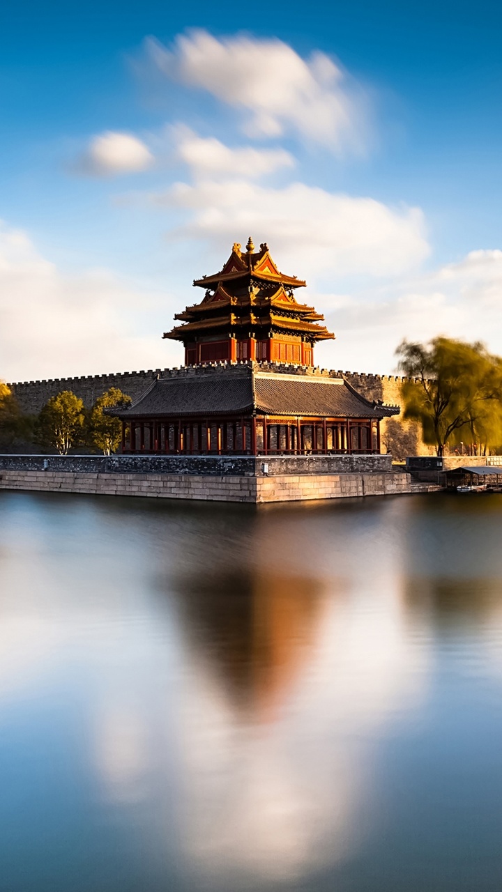 Brown Concrete Building Near Body of Water Under Blue Sky During Daytime. Wallpaper in 720x1280 Resolution