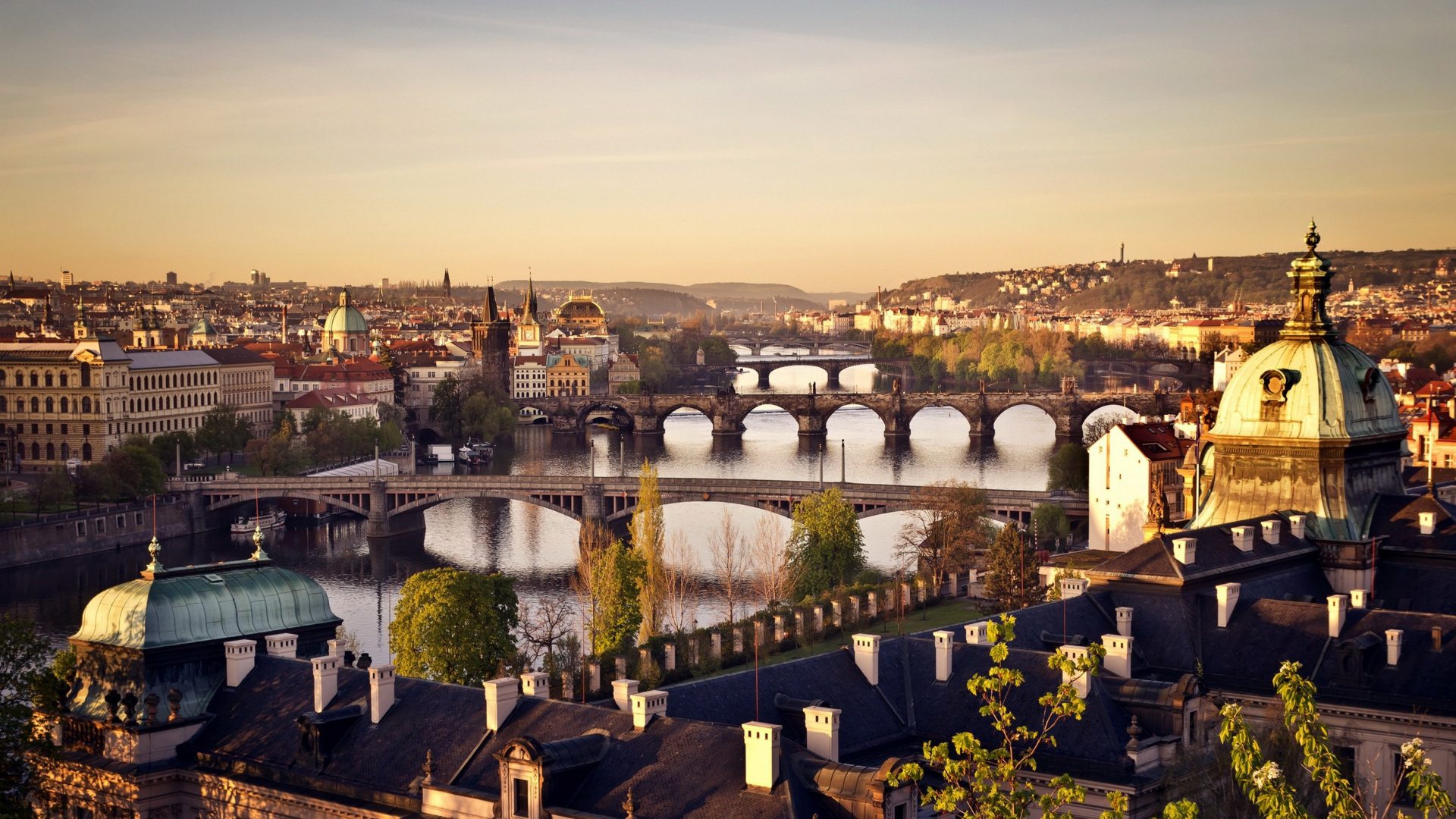Brown Concrete Bridge Over River During Daytime. Wallpaper in 1920x1080 Resolution