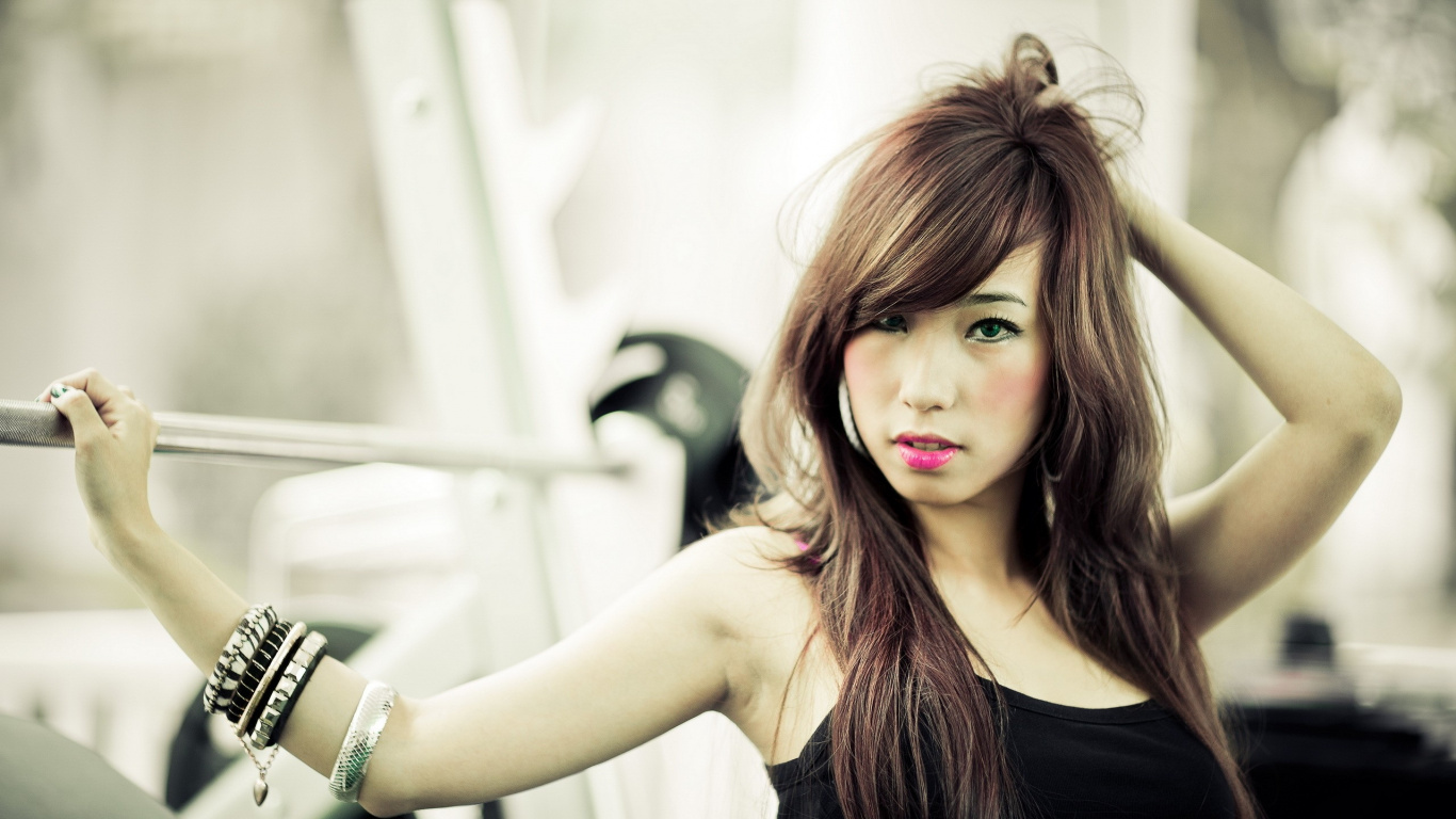 Haar, Schönheit, Frisur, Lange Haare, Braune Haare. Wallpaper in 1366x768 Resolution