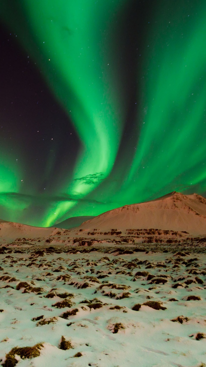 Montagne Brune Sous Ciel Vert. Wallpaper in 720x1280 Resolution