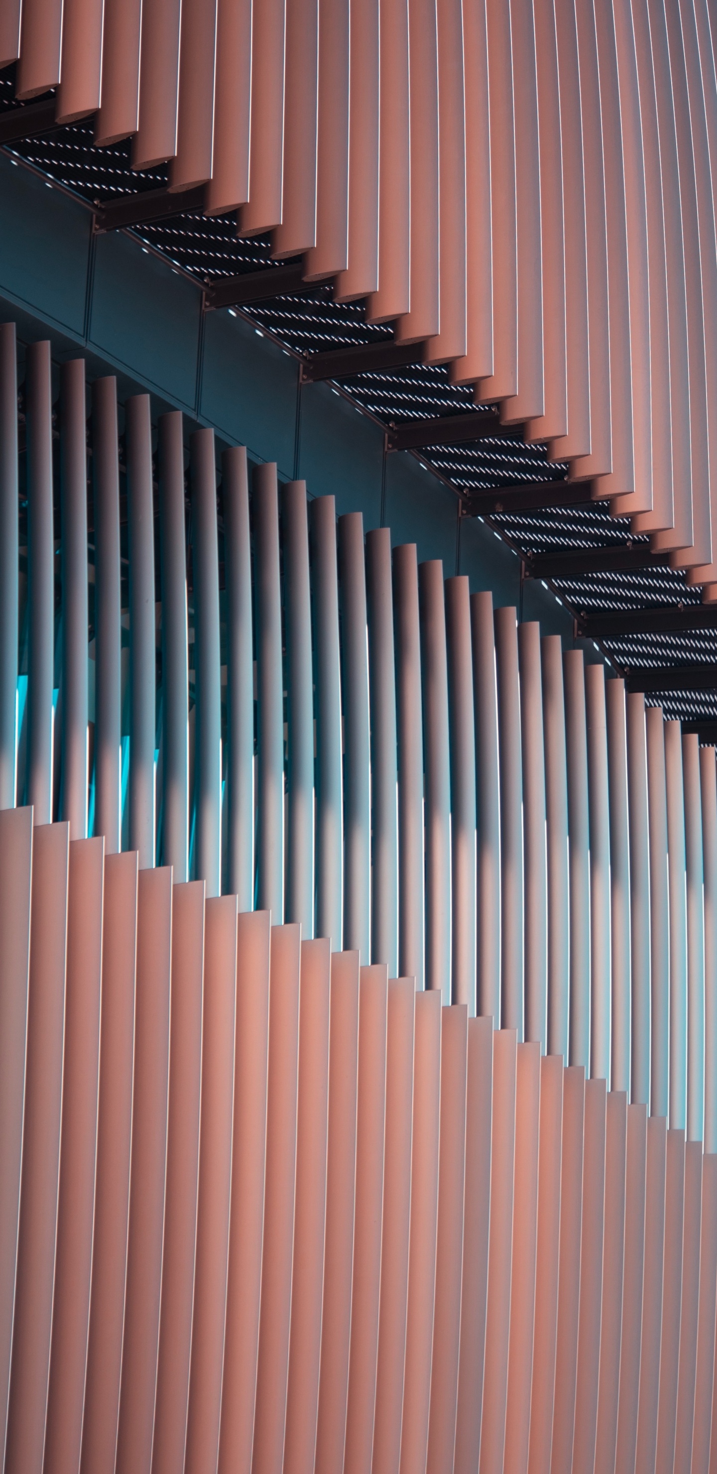 Weiße Und Schwarze Jalousien. Wallpaper in 1440x2960 Resolution