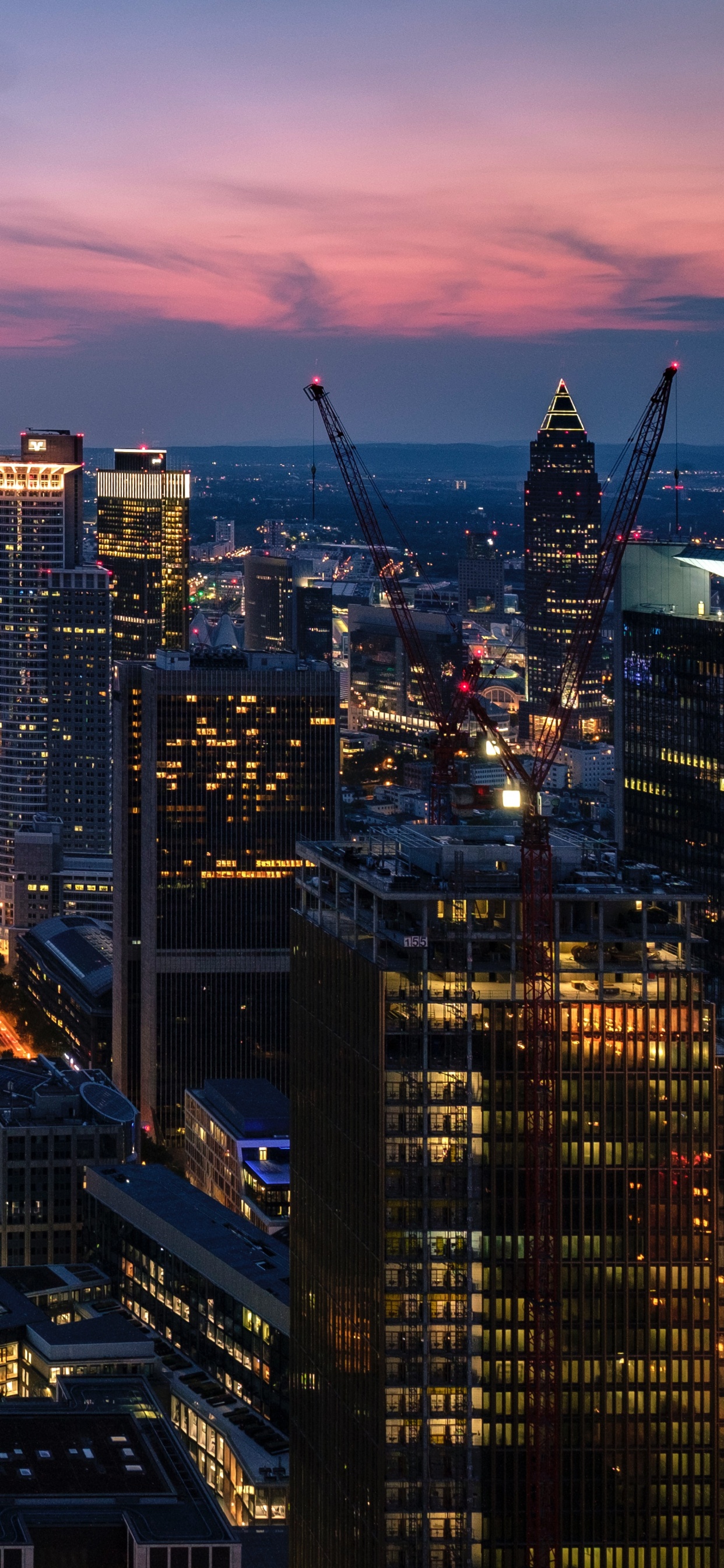 Vue Aérienne Des Bâtiments de la Ville Pendant la Nuit. Wallpaper in 1242x2688 Resolution