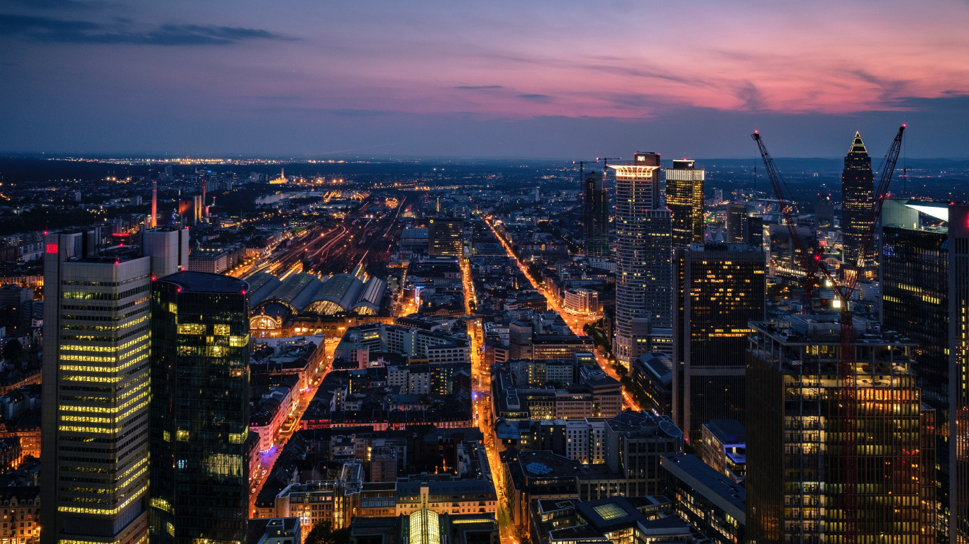 Vue Aérienne Des Bâtiments de la Ville Pendant la Nuit. Wallpaper in 1366x768 Resolution