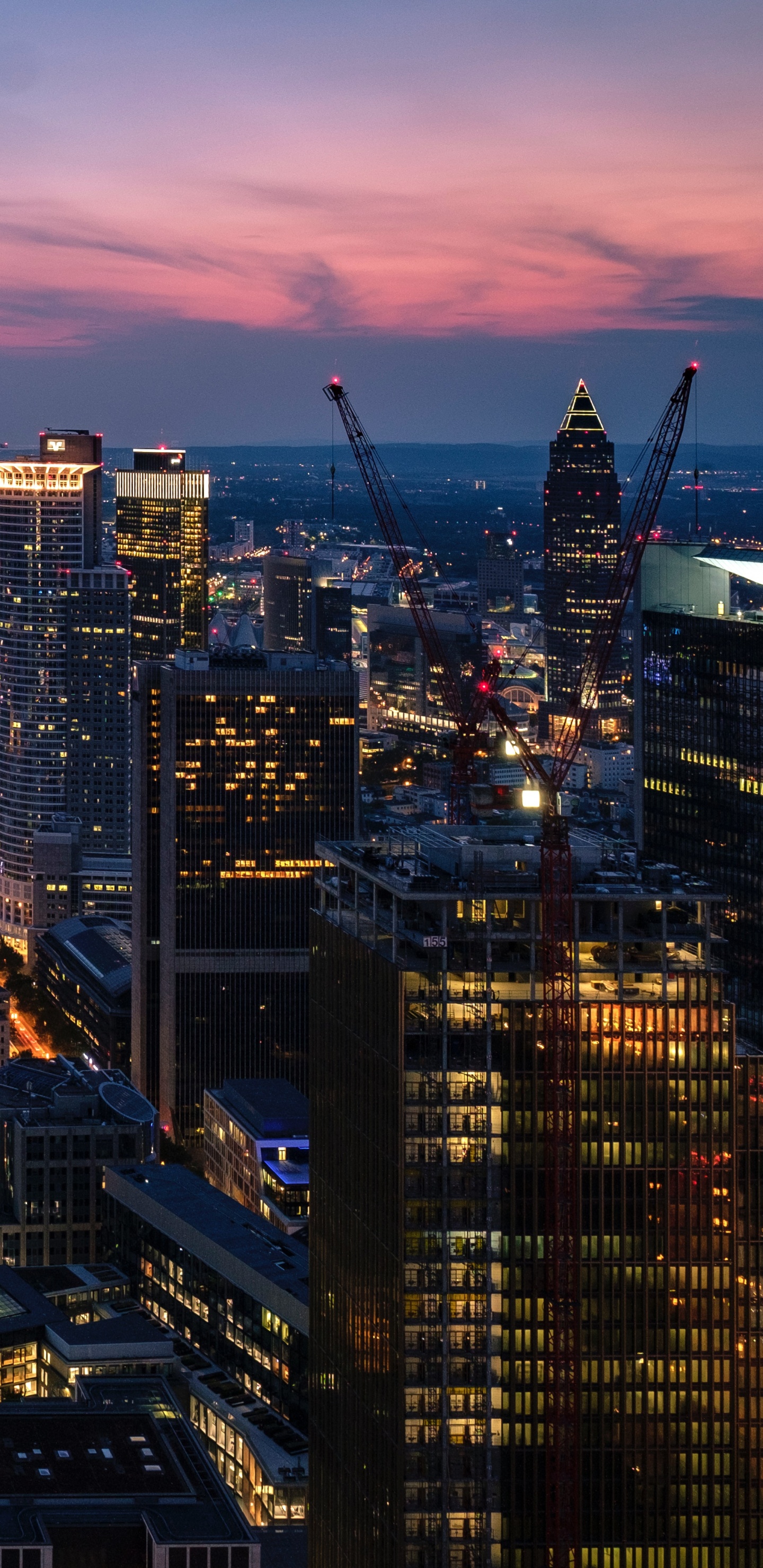 Vue Aérienne Des Bâtiments de la Ville Pendant la Nuit. Wallpaper in 1440x2960 Resolution