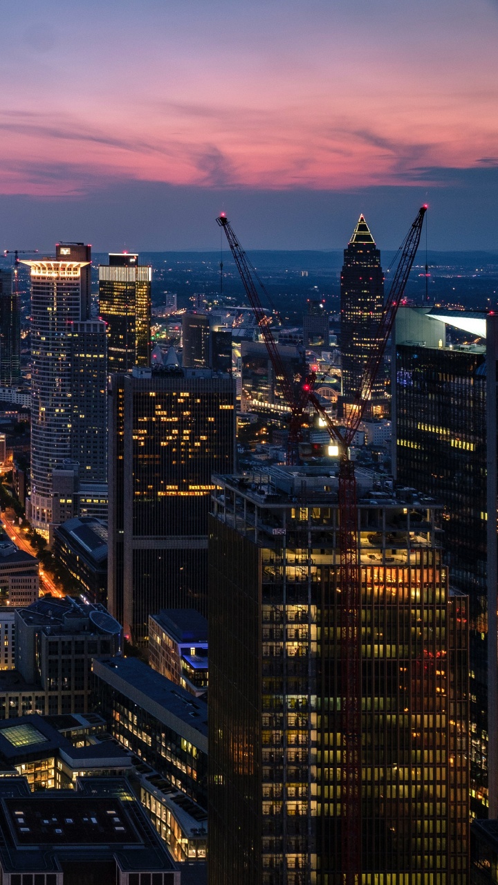 Vue Aérienne Des Bâtiments de la Ville Pendant la Nuit. Wallpaper in 720x1280 Resolution