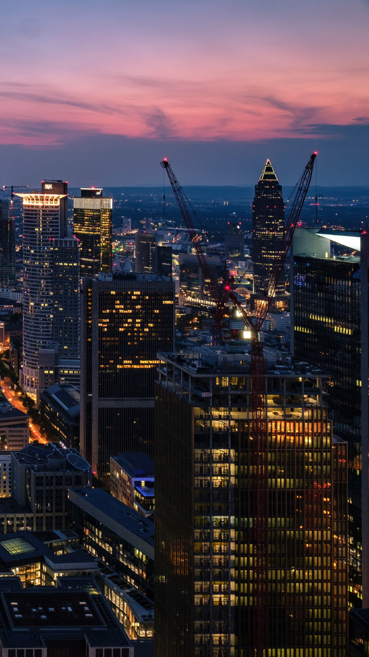 Vue Aérienne Des Bâtiments de la Ville Pendant la Nuit. Wallpaper in 750x1334 Resolution