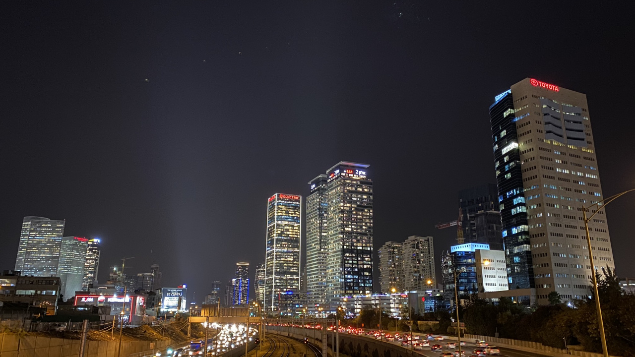 Nuit, Route, Tour de Bloc, Infrastructure, Zone Urbaine. Wallpaper in 1280x720 Resolution