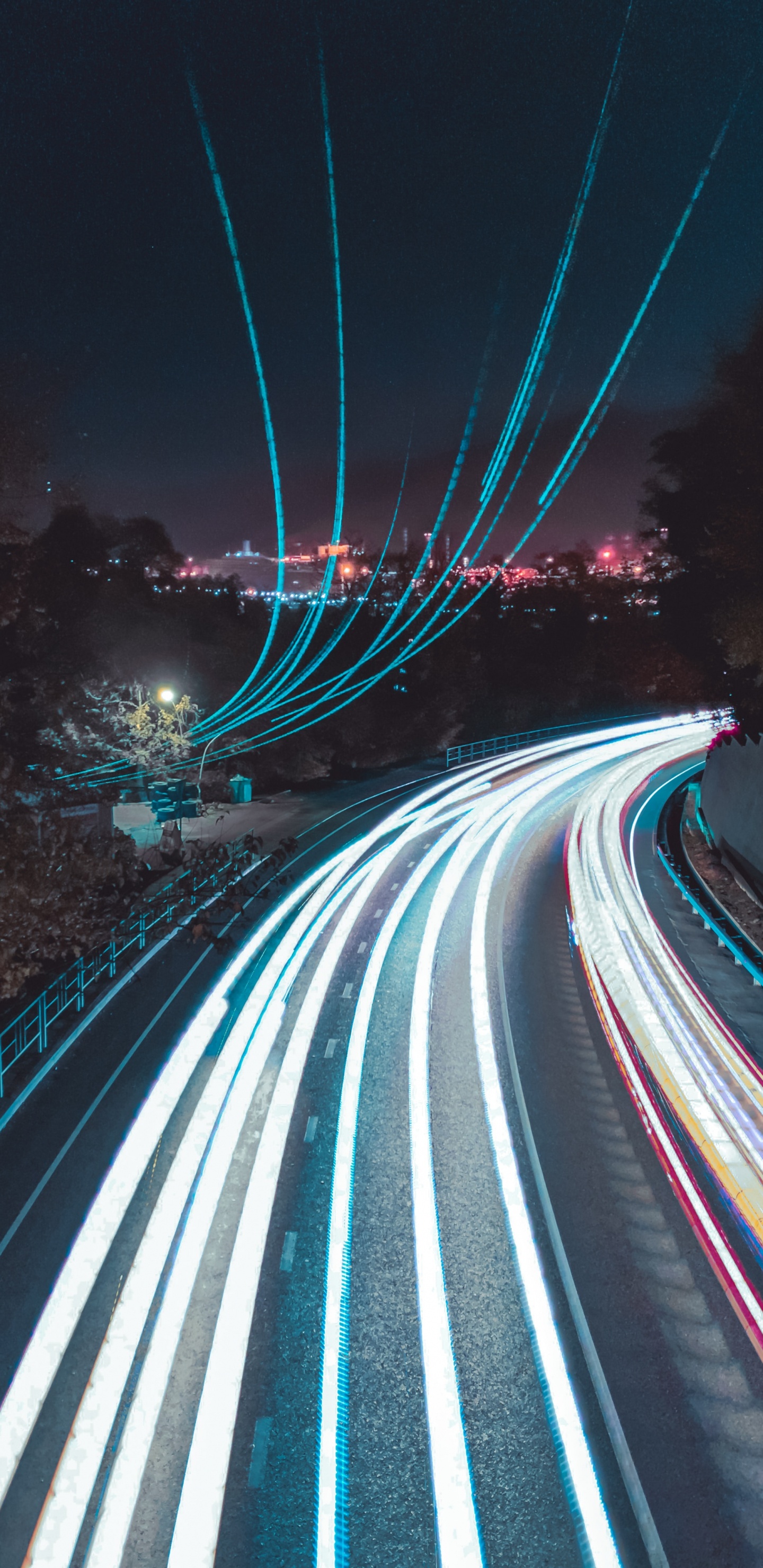 Fotografía de Lapso de Tiempo de Automóviles en la Carretera Durante la Noche. Wallpaper in 1440x2960 Resolution