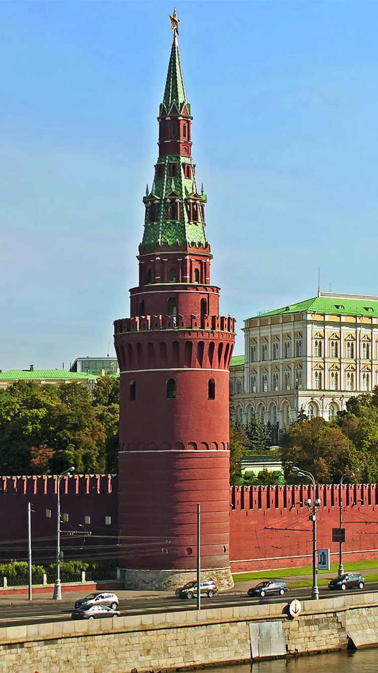 Edificio de Hormigón Rojo y Blanco Cerca Del Cuerpo de Agua Durante el Día. Wallpaper in 750x1334 Resolution