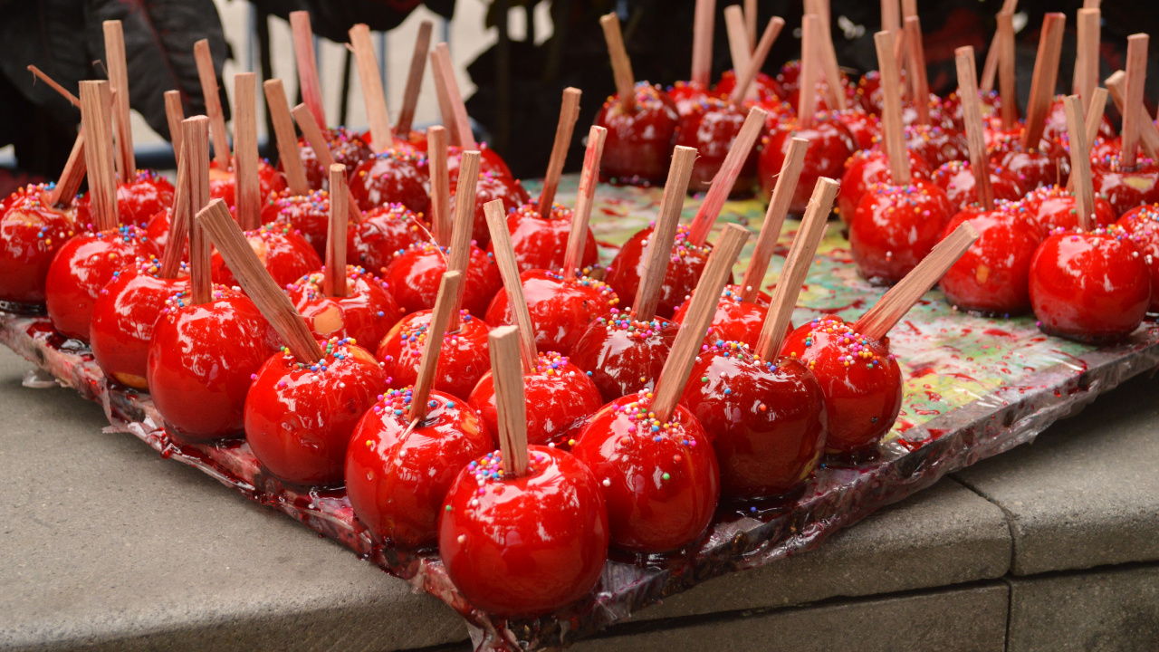 Red and White Stick Candles. Wallpaper in 1280x720 Resolution